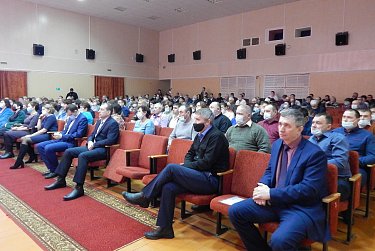 В Октябрьском районе отметили передовиков производства